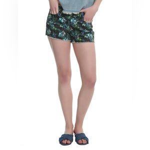 Hot Topic Disney Lilo and Stitch denim shorts size 7